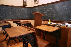Evaluar absorción frente a difusión. Aula vacía. Aula sin alumnado. Se necesita unas condiciones acústicas buenas en las aulas.